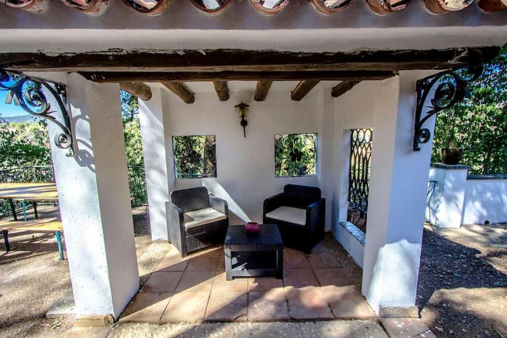 Les Canyes Cottage, Private Villa Resort Piera Rom bilde